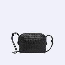 보테가 베네타 미니 루프 카메라백 블랙